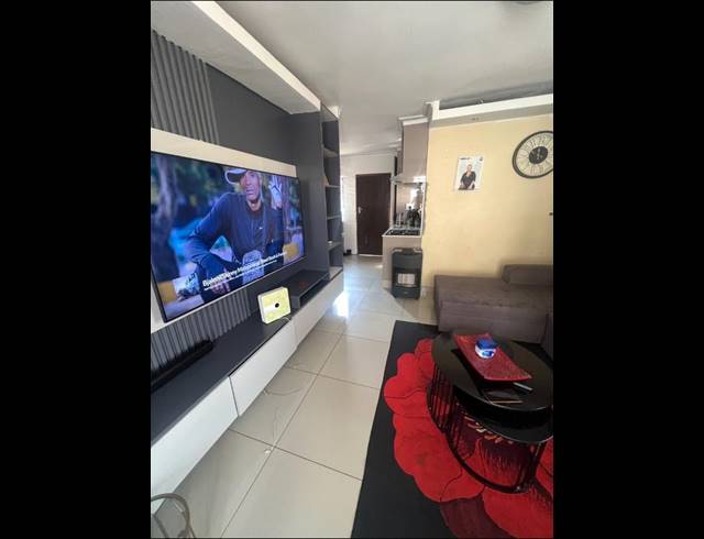 3 BEDROOM TOWNHOUSE FOR SALE IN CLAYVILLE